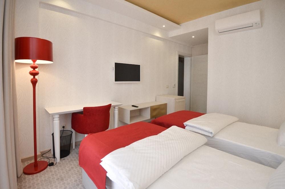 Atina Hotel 4*